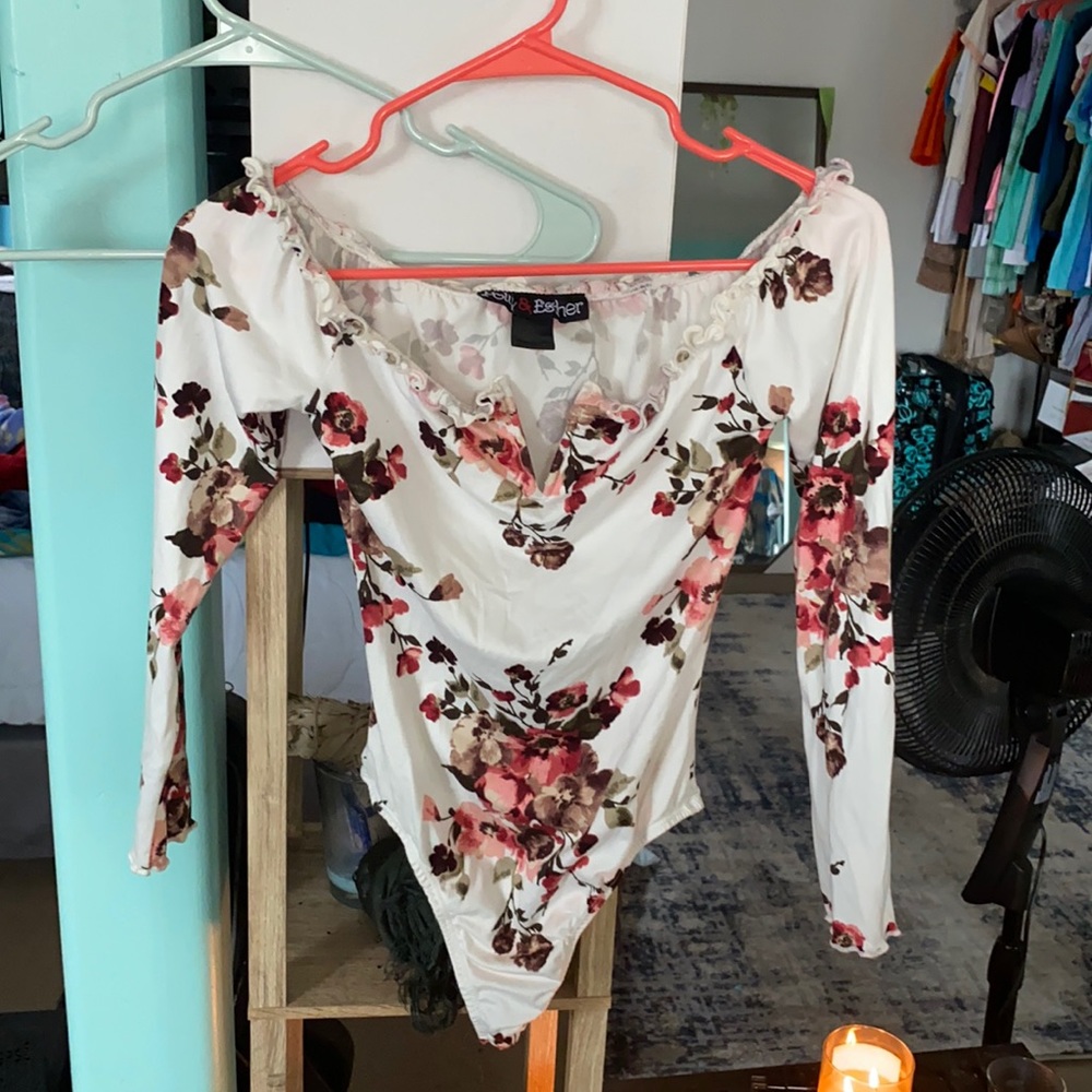 Floral off the shoulder bodysuit never worn Cotton